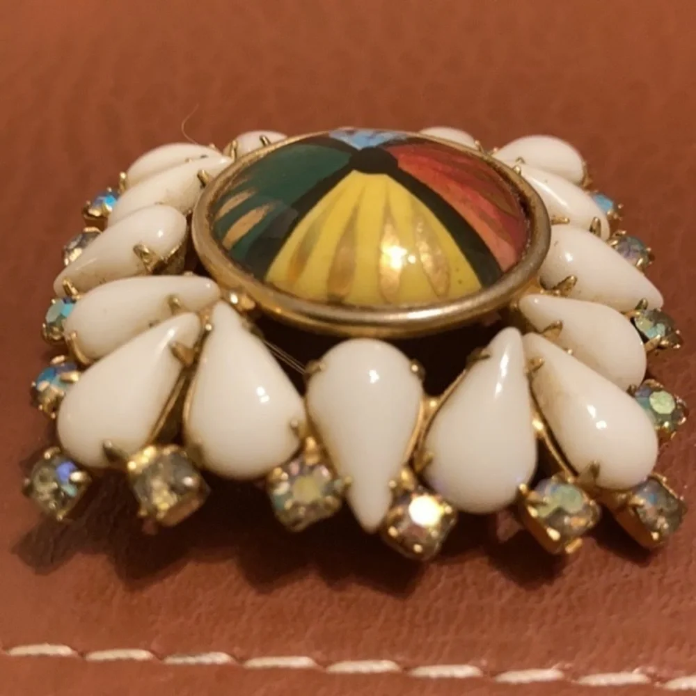 Fabulous statement pin